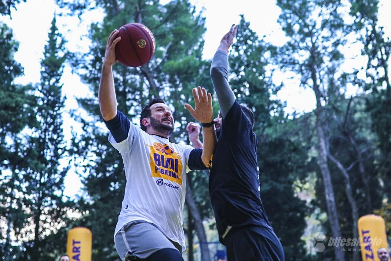  Otvoren košarkaški teren na Trimuši, pala i prva tekma