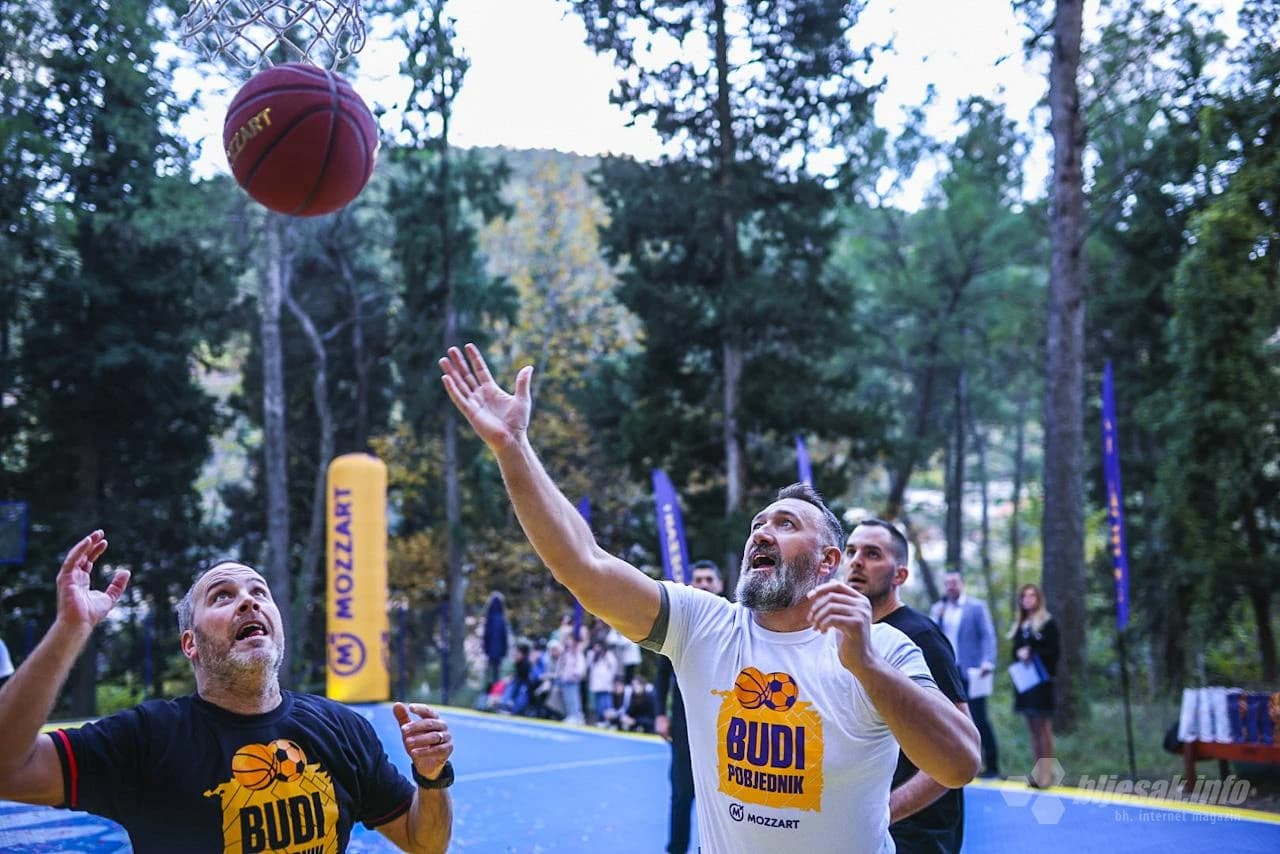  Otvoren košarkaški teren na Trimuši, pala i prva tekma