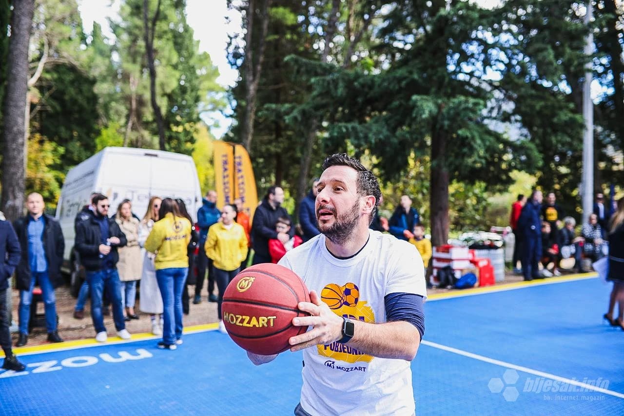 Otvoren košarkaški teren na Trimuši, pala i prva tekma