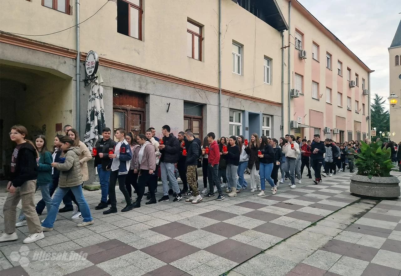 Kolonom sjećanja i paljenjem svijeća odana počast žrtvama Vukovara