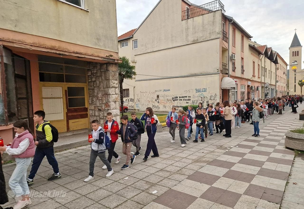 Kolonom sjećanja i paljenjem svijeća odana počast žrtvama Vukovara