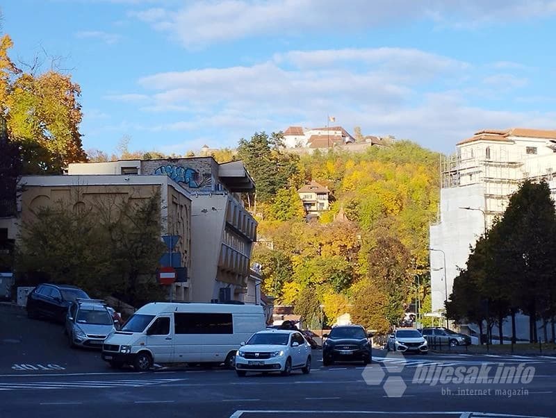 Utvrda na brdu iznad grada