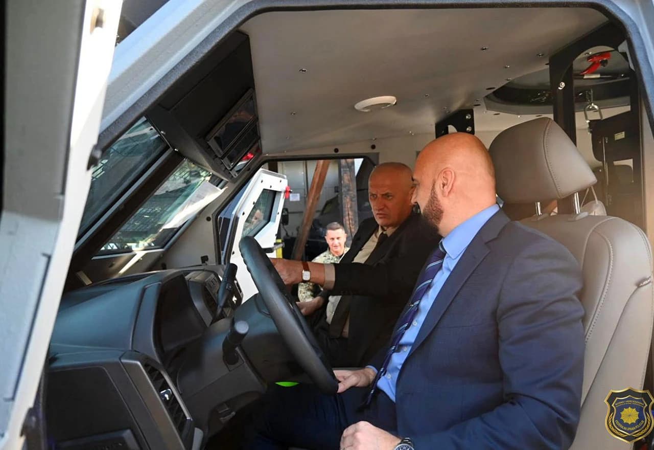 Federalnoj upravi policije isporučeno novo oklopno vozilo Roshel Senator APC