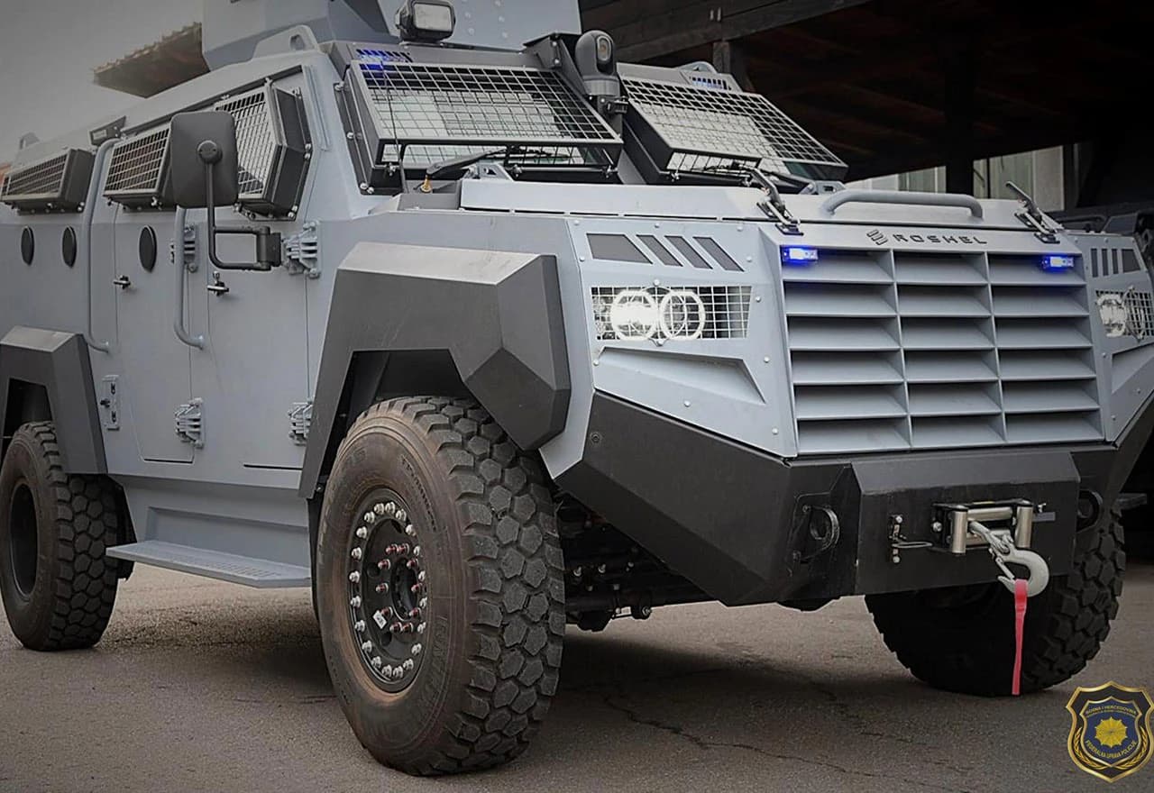 Federalnoj upravi policije isporučeno novo oklopno vozilo Roshel Senator APC