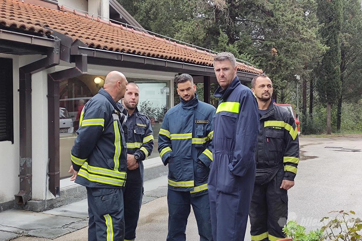  Vatrogascima uručena specijalizirana oprema za gašenje požara