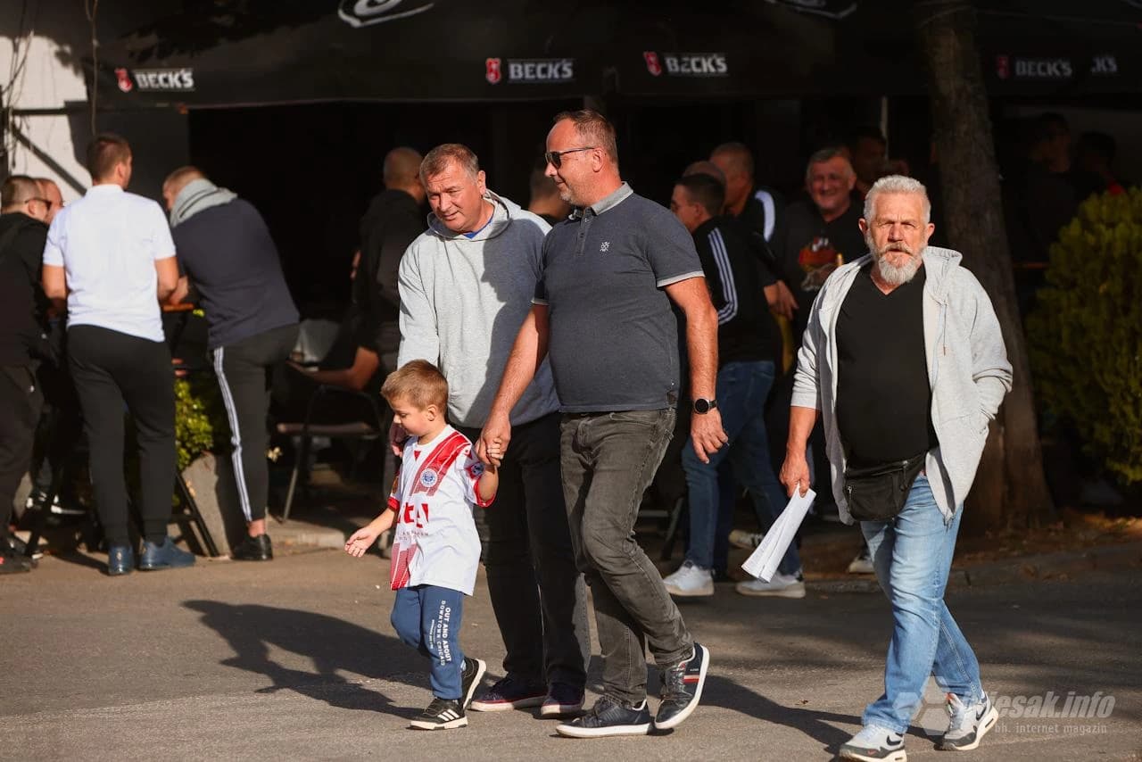 Navijači pristižu na mostarski derbi