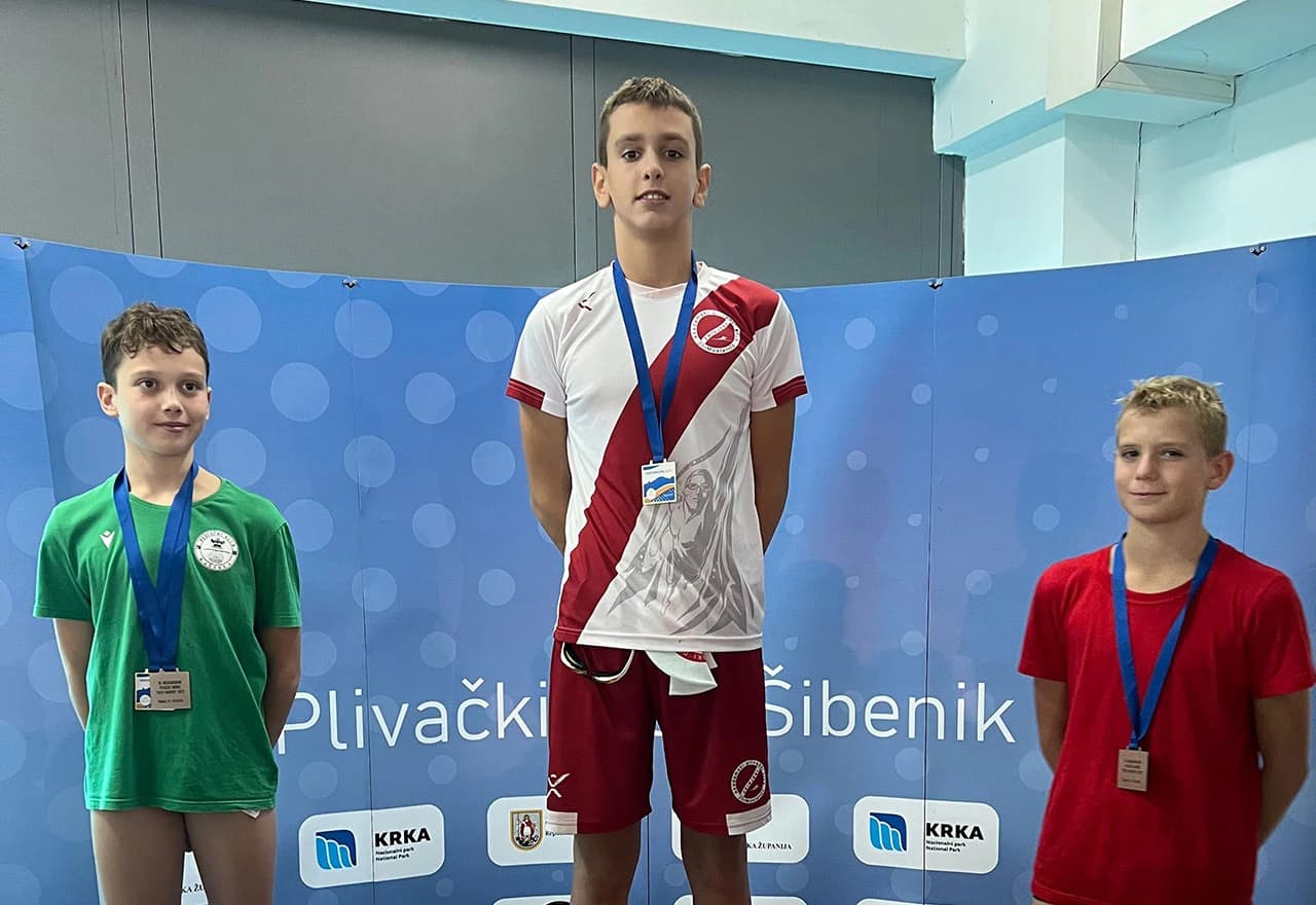 Noa Šarić na postolju