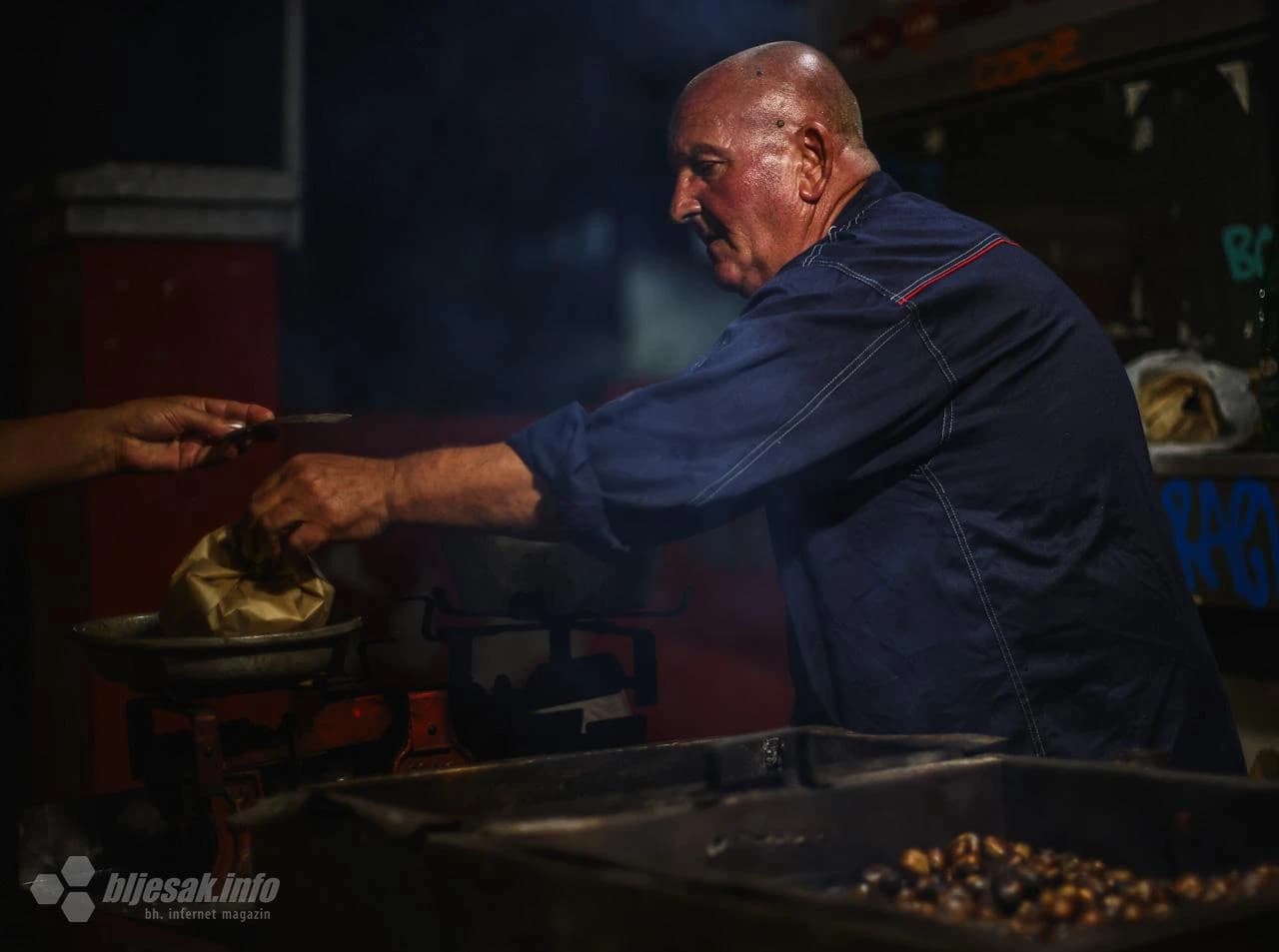 Još uvijek njihov miris jednako privlači prolaznike na mostarskim ulicama