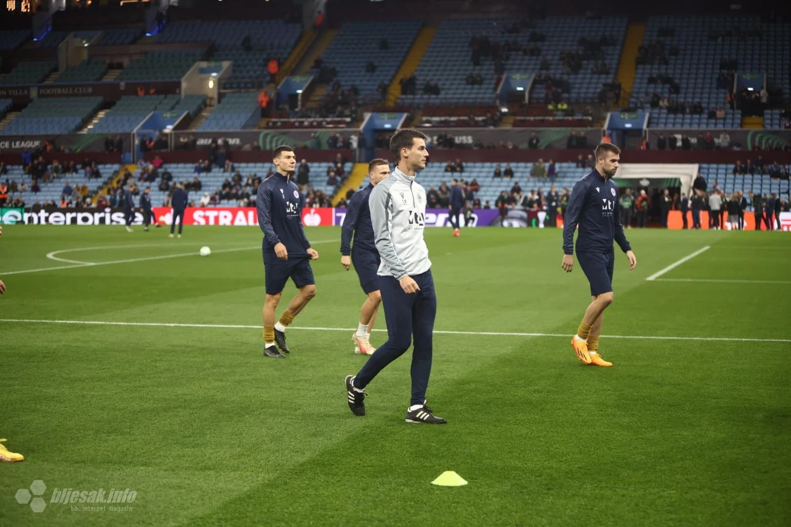 Plemići se zagrijavaju pred utakmicu