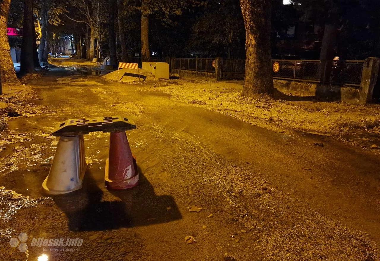 Pukla cijev u Ulici Petra Krešimira IV