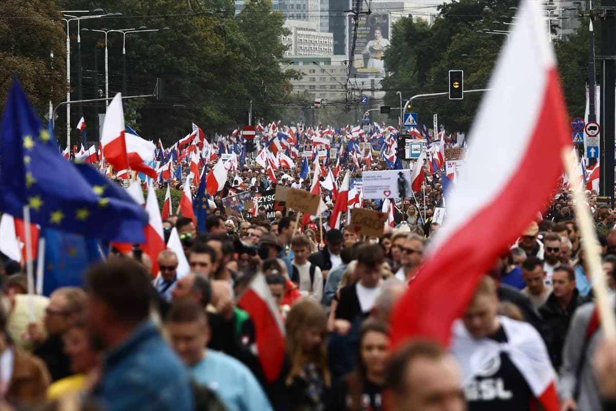 Miting opozicije u Varšavi