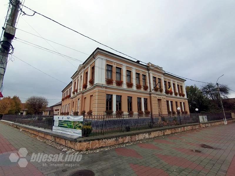 …nalazi se u zgradi Općine