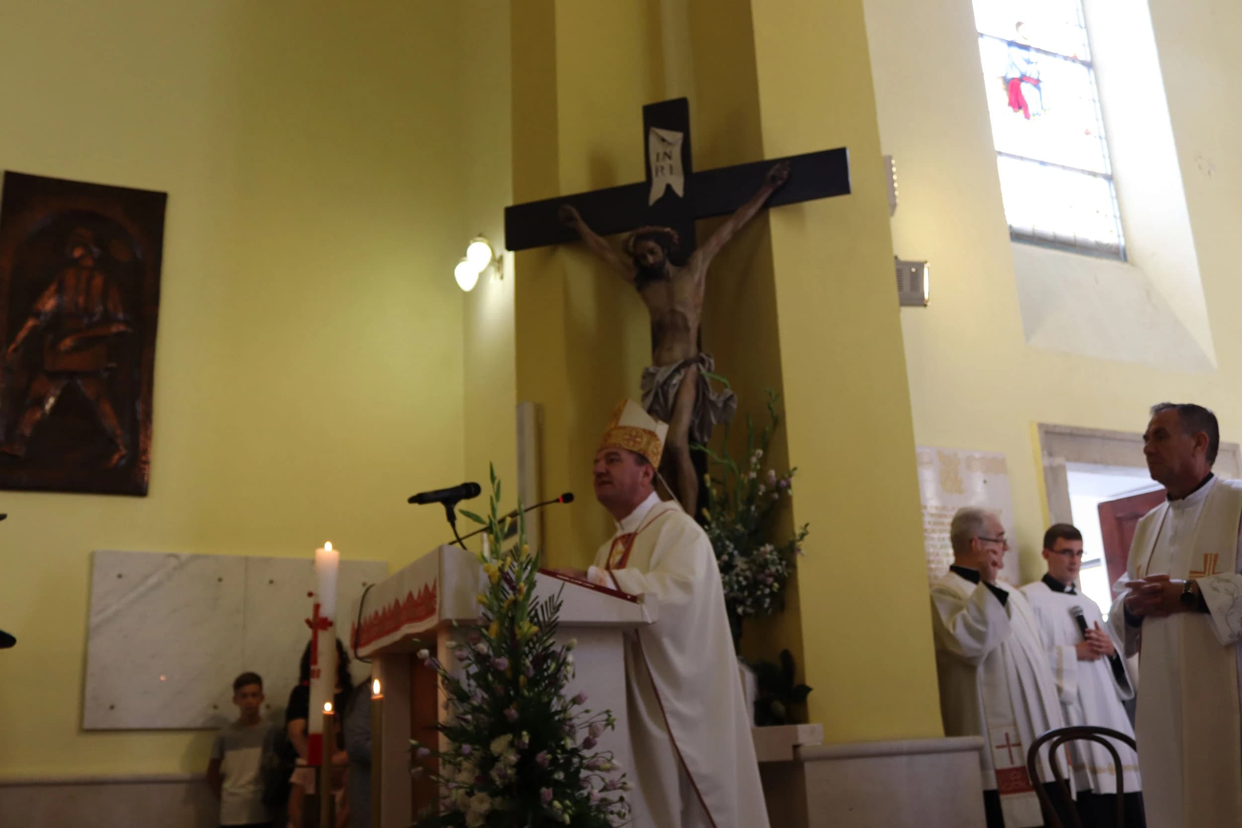 Nadbiskup Vukšić predvodio Euharistijsko slavlje u trebinjskoj katedrali na Dan Trebinjske biskupije i Dan medija u BiH