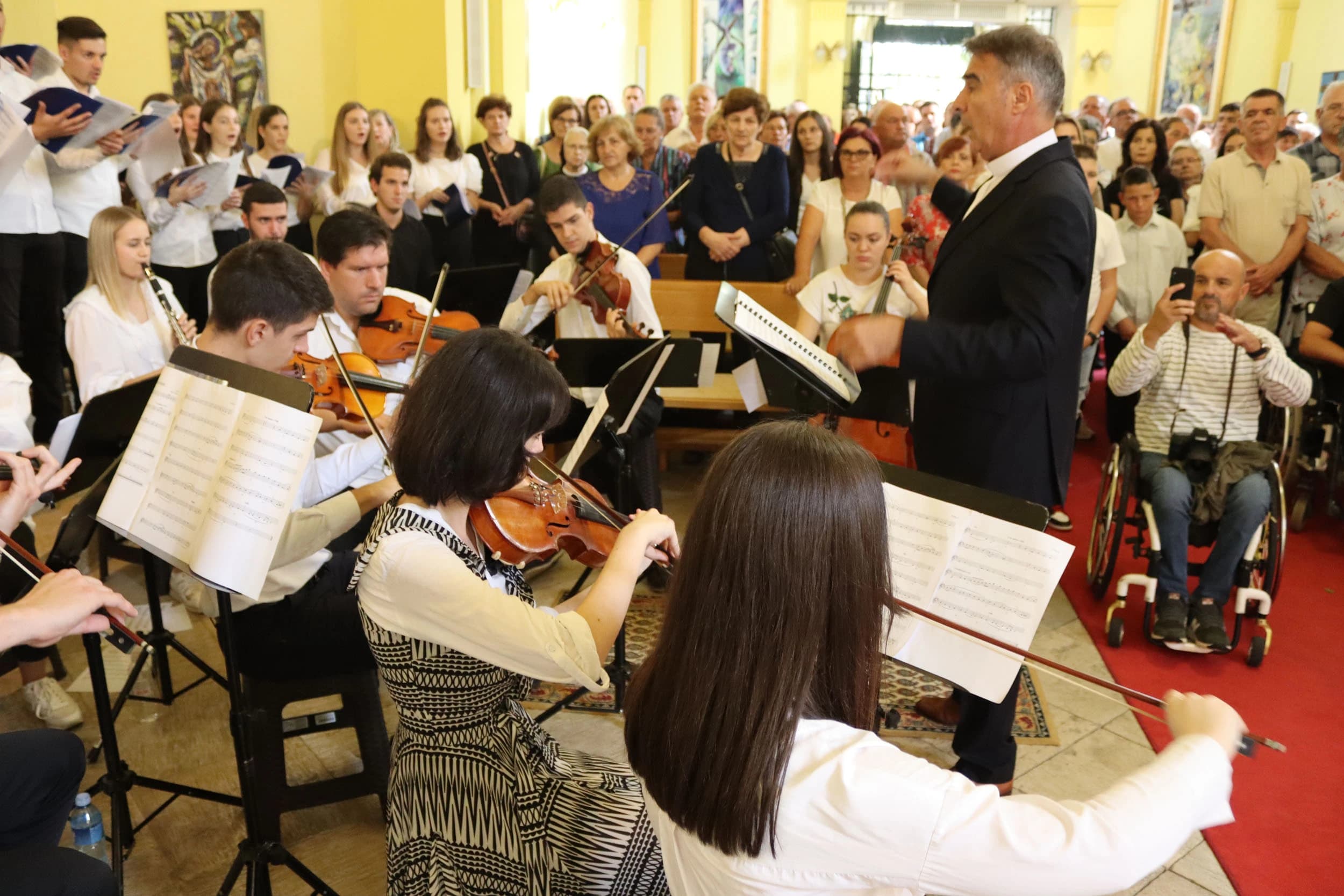 Nadbiskup Vukšić predvodio Euharistijsko slavlje u trebinjskoj katedrali na Dan Trebinjske biskupije i Dan medija u BiH
