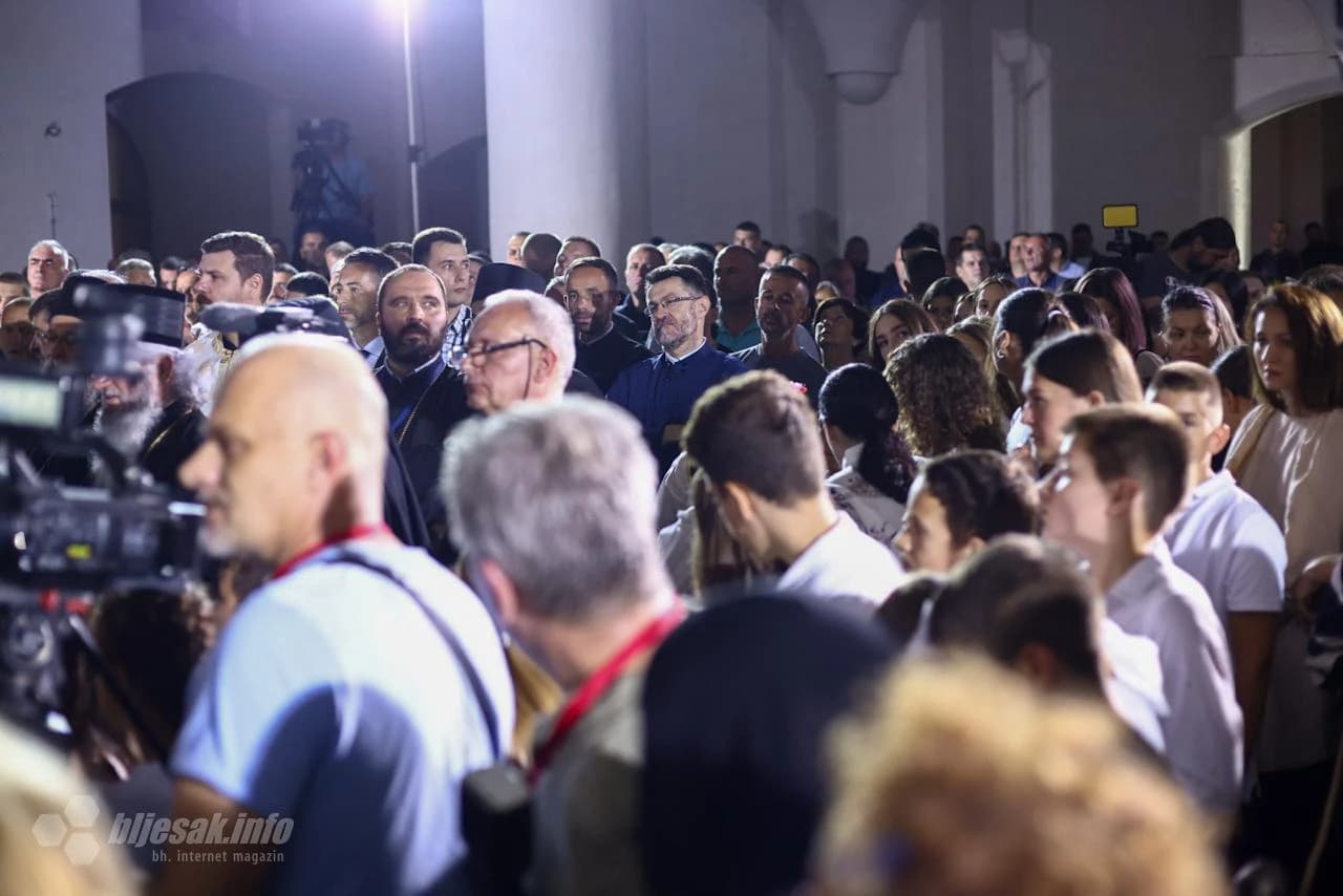 Doksologija u čast patrijarha Porfirija