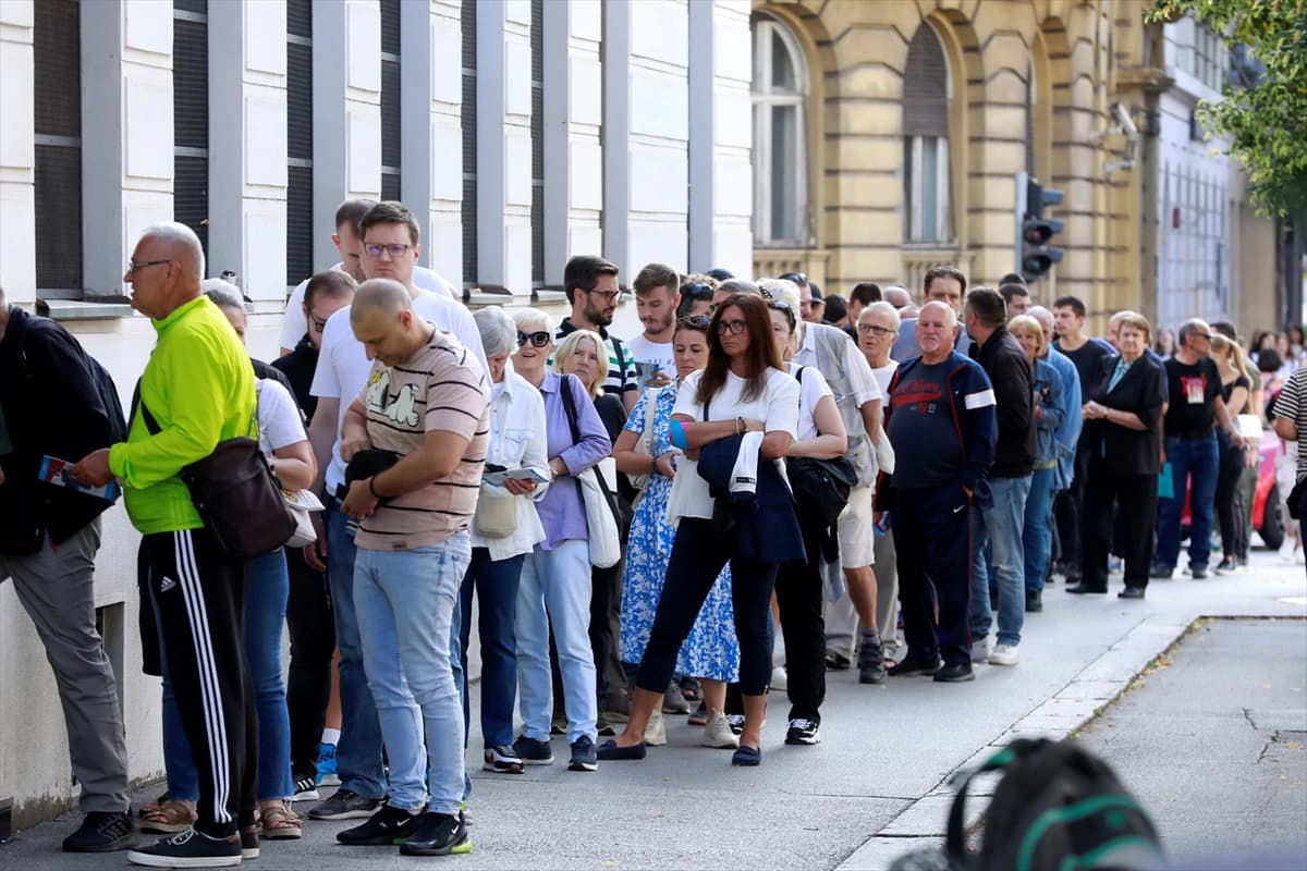  Od jutra ispred blagajne Hrvatske narodne banke (HNB) stvoren je red