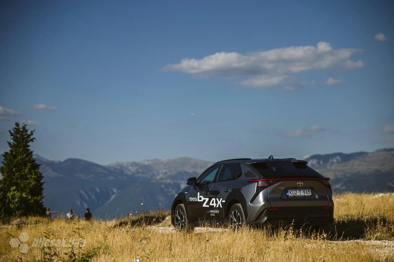 Vozili smo Toyota bZ4X