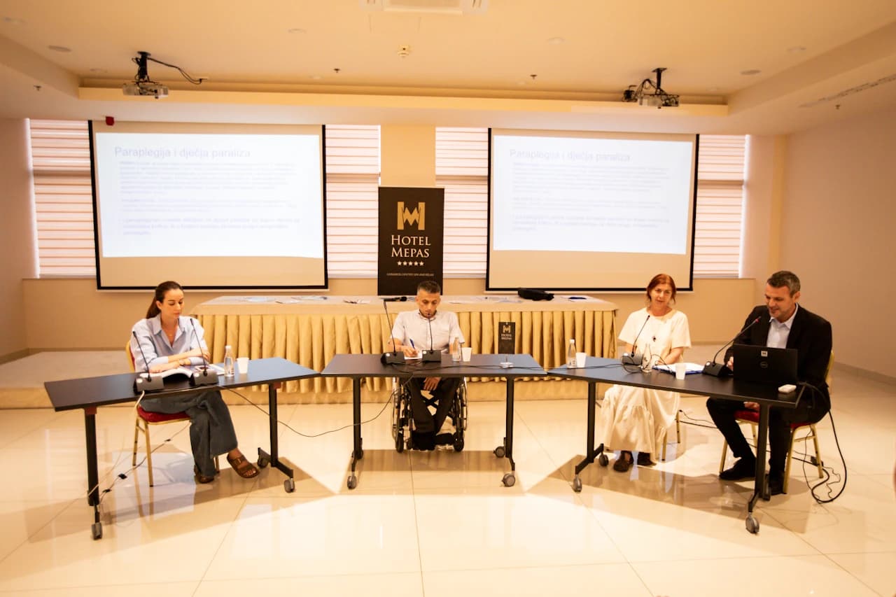 Panel diskusija  “Izazovi nepokretnih i slabo pokretnih osoba”