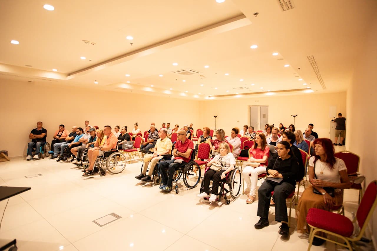 Panel diskusija  “Izazovi nepokretnih i slabo pokretnih osoba”
