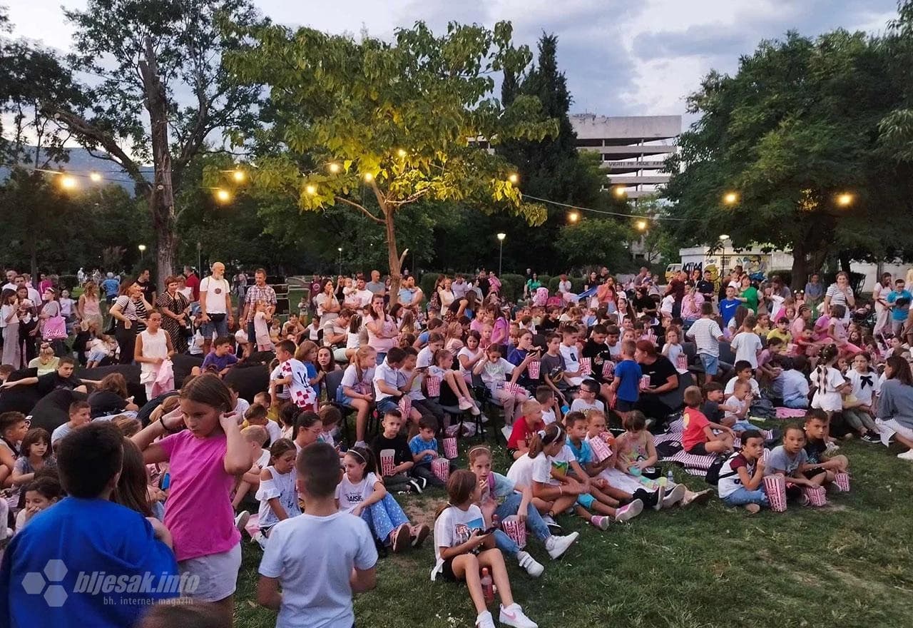 Otvoreno kino u Mostaru