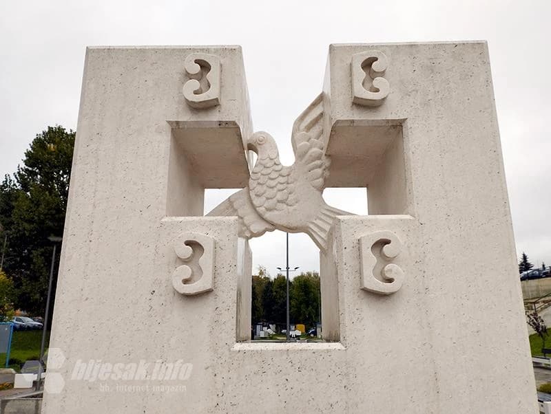 Detalj sa spomenika…