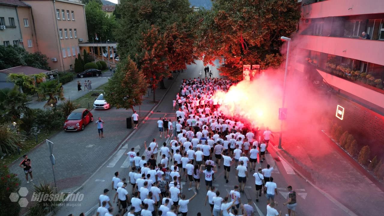 Veličanstvenim korteom na ulicama Ultrasi dali podršku Plemićima
