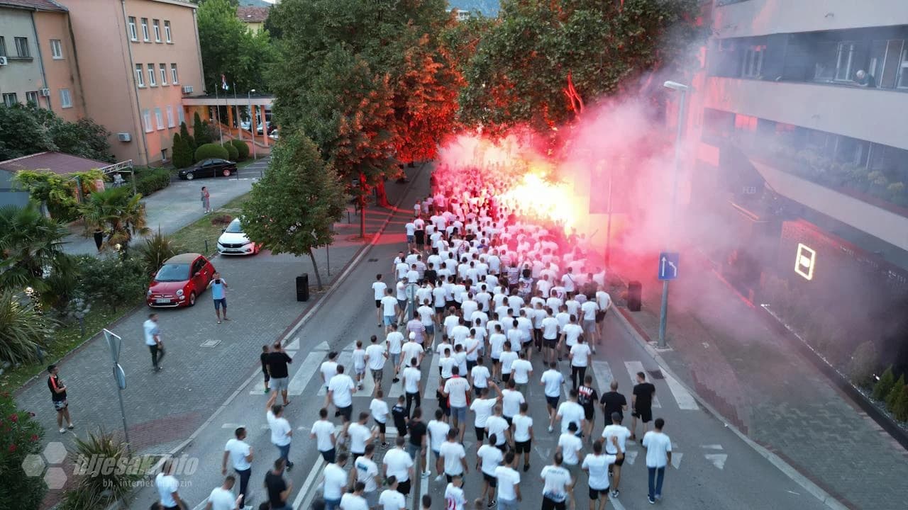 Veličanstvenim korteom na ulicama Ultrasi dali podršku Plemićima