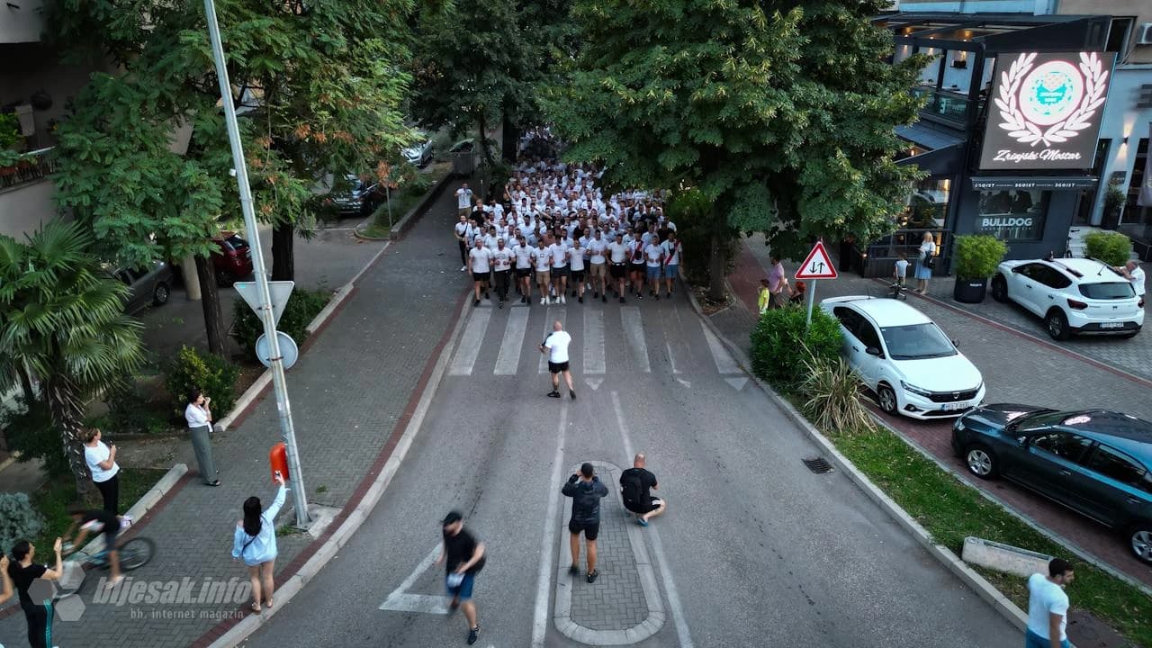 Veličanstvenim korteom na ulicama Ultrasi dali podršku Plemićima