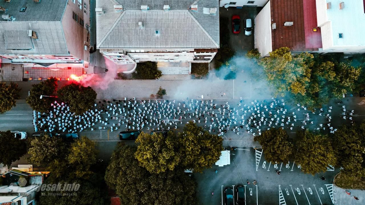 Veličanstvenim korteom na ulicama Ultrasi dali podršku Plemićima