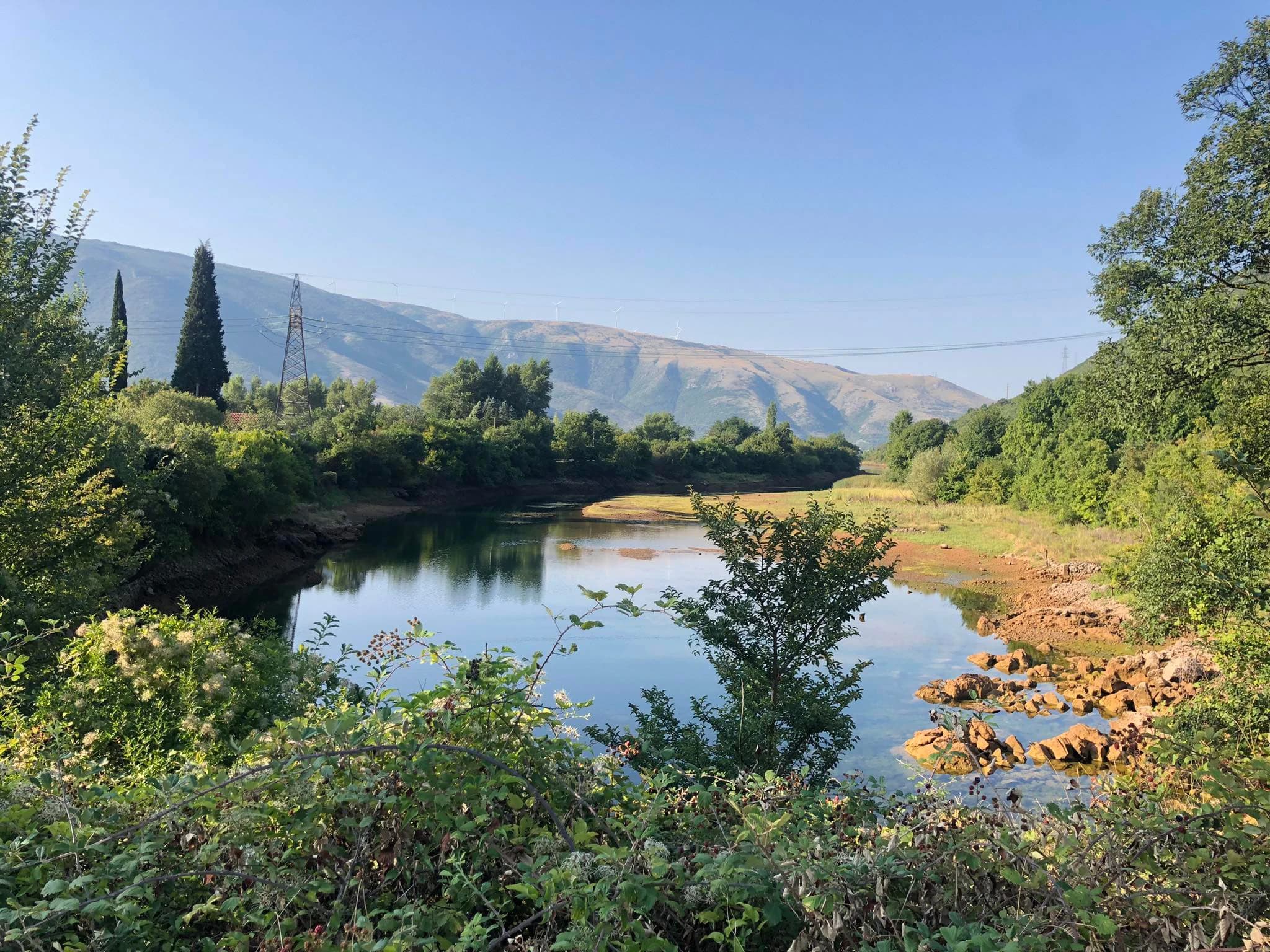 Mostrasko jezero na ulazu na ulazu na poluotok