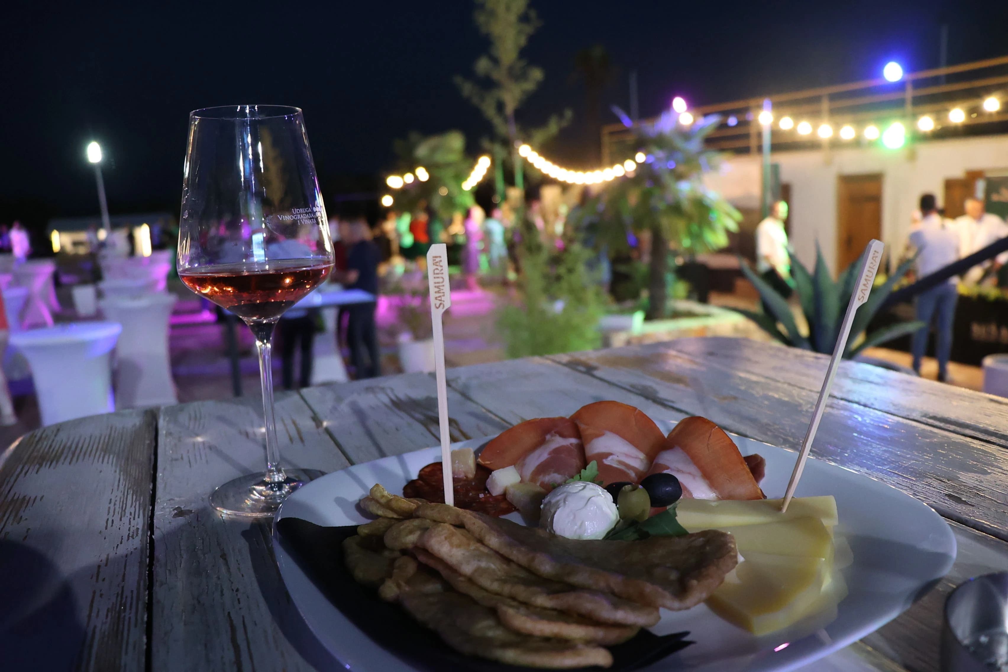 Manifestacija ‘Kušaj ljubuška vina’ okupila brojne ljubitelje vinske kapljice