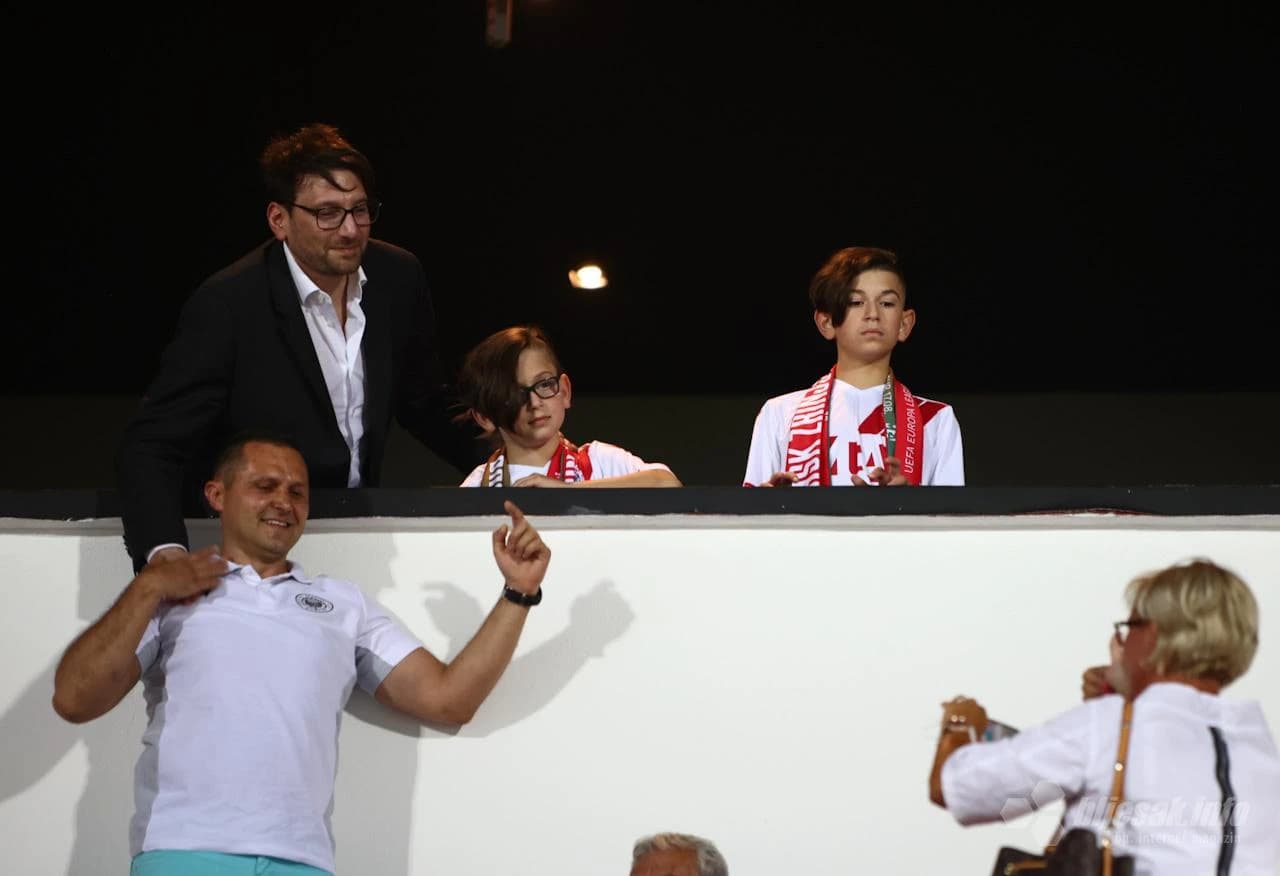 Atmosfera pod Bijelim brijegom uoči utakmice