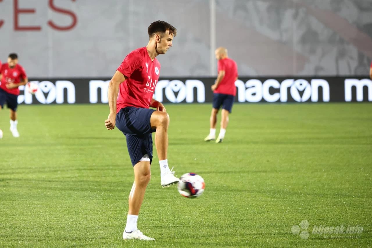 Zagrijavanje igrača uoči susreta u Mostaru