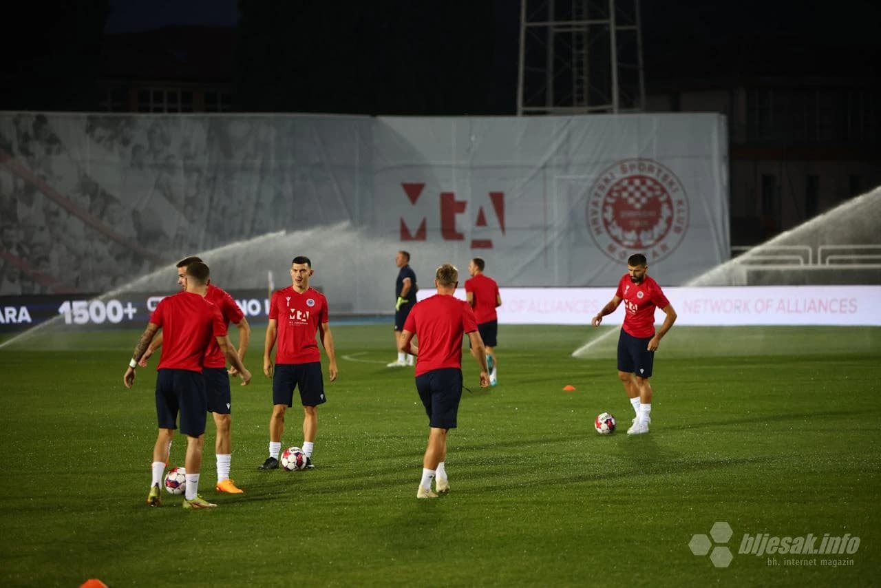 Zagrijavanje igrača uoči susreta u Mostaru