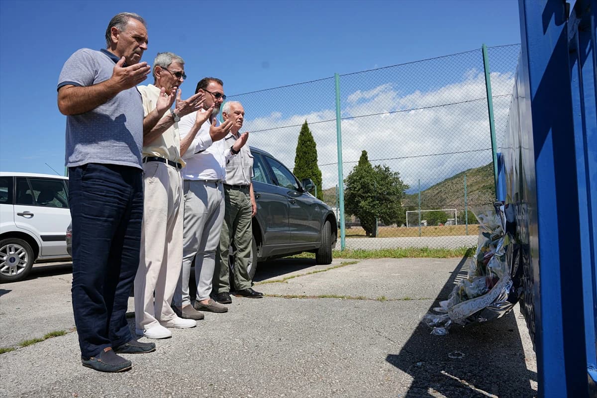 Članovi Udruženja logoraša Mostar, Kruga 99 i Connecticut State Univerziteta položili su cvijeće na lokalitetu Heliodrom u Mostaru