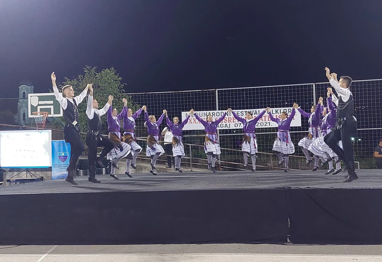 Sudionici na Međunarodnom festivalu folklora