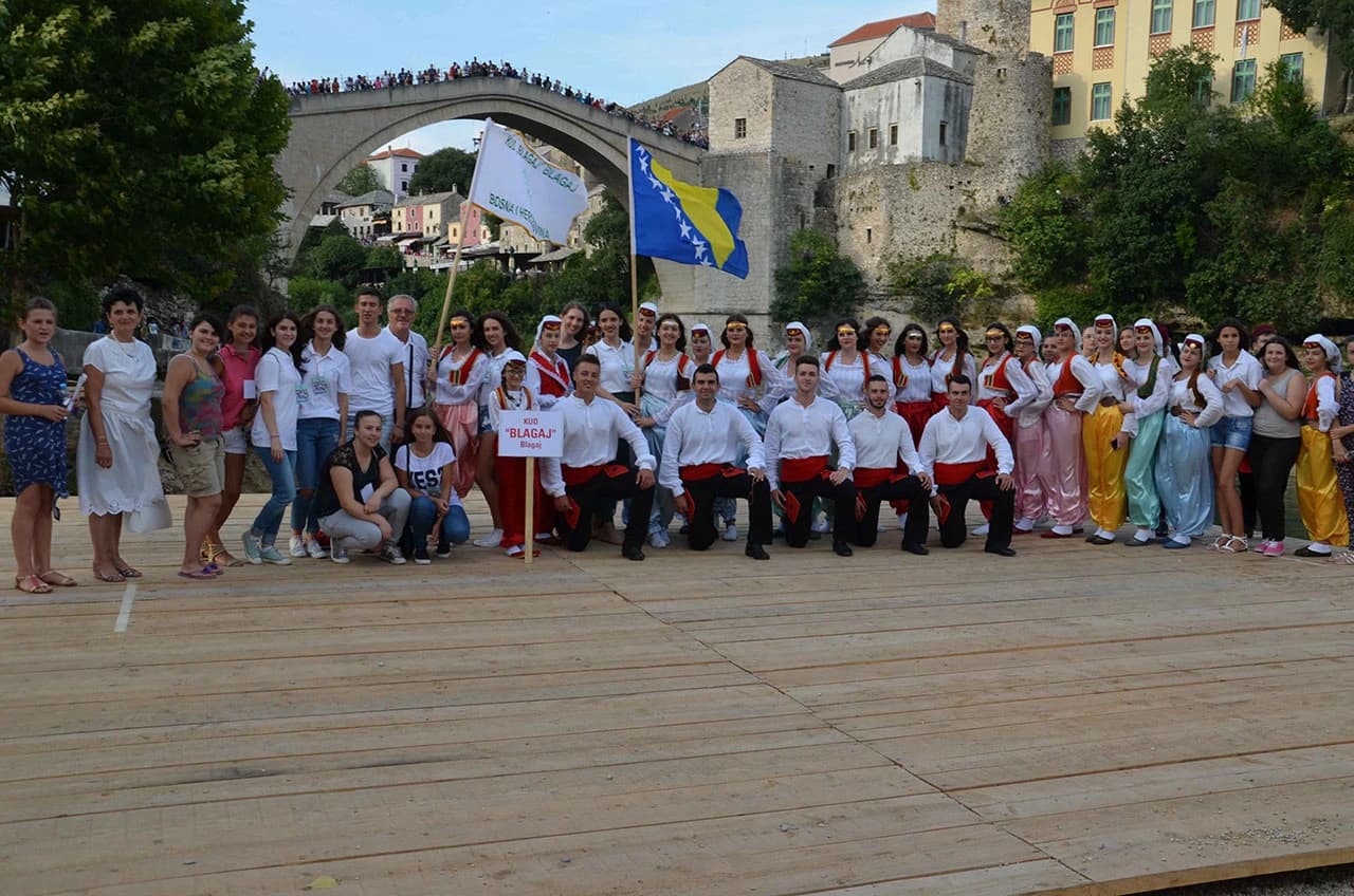 Sudionici na Međunarodnom festivalu folklora
