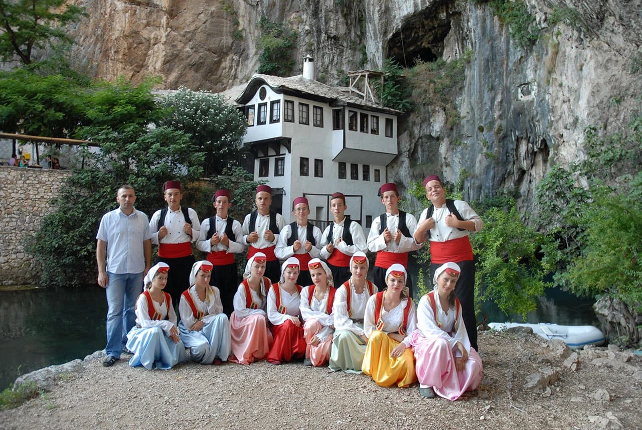 Sudionici na Međunarodnom festivalu folklora