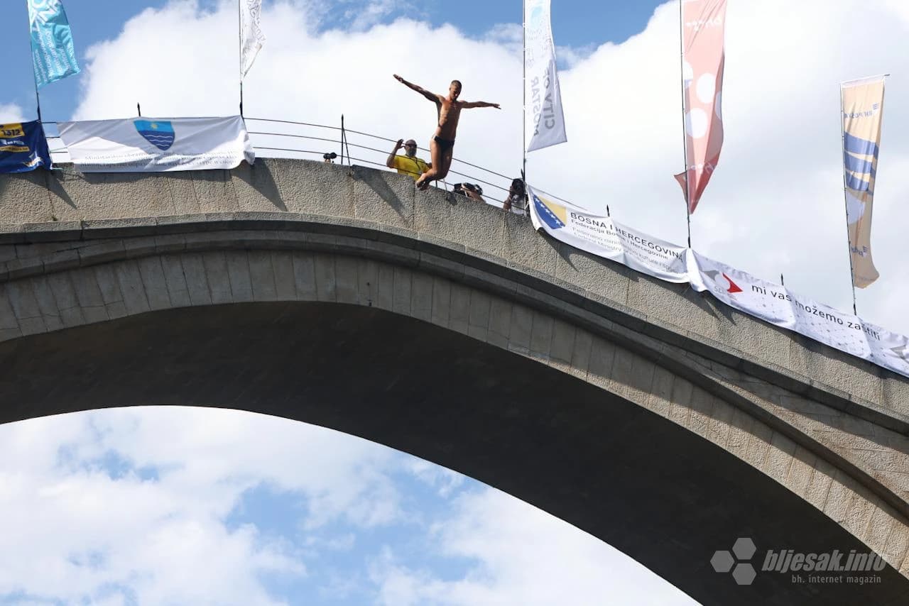Počeli skokovi sa Starog mosta