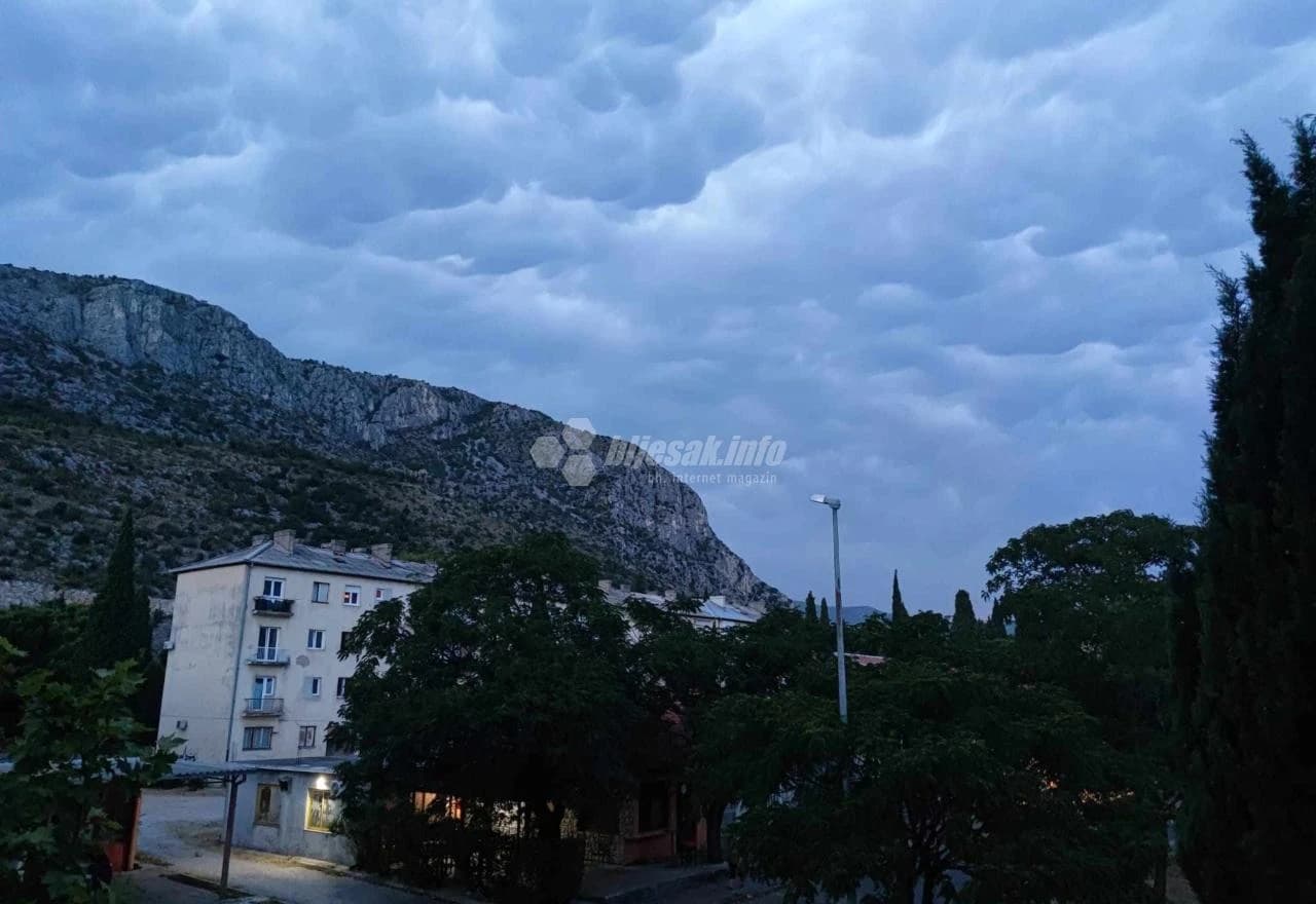Nebo nad Mostarom prekrili mammatus oblaci 