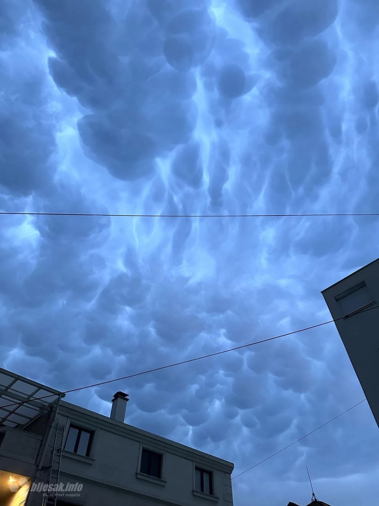Mammatus oblaci prekrili nebo nad Mostarom