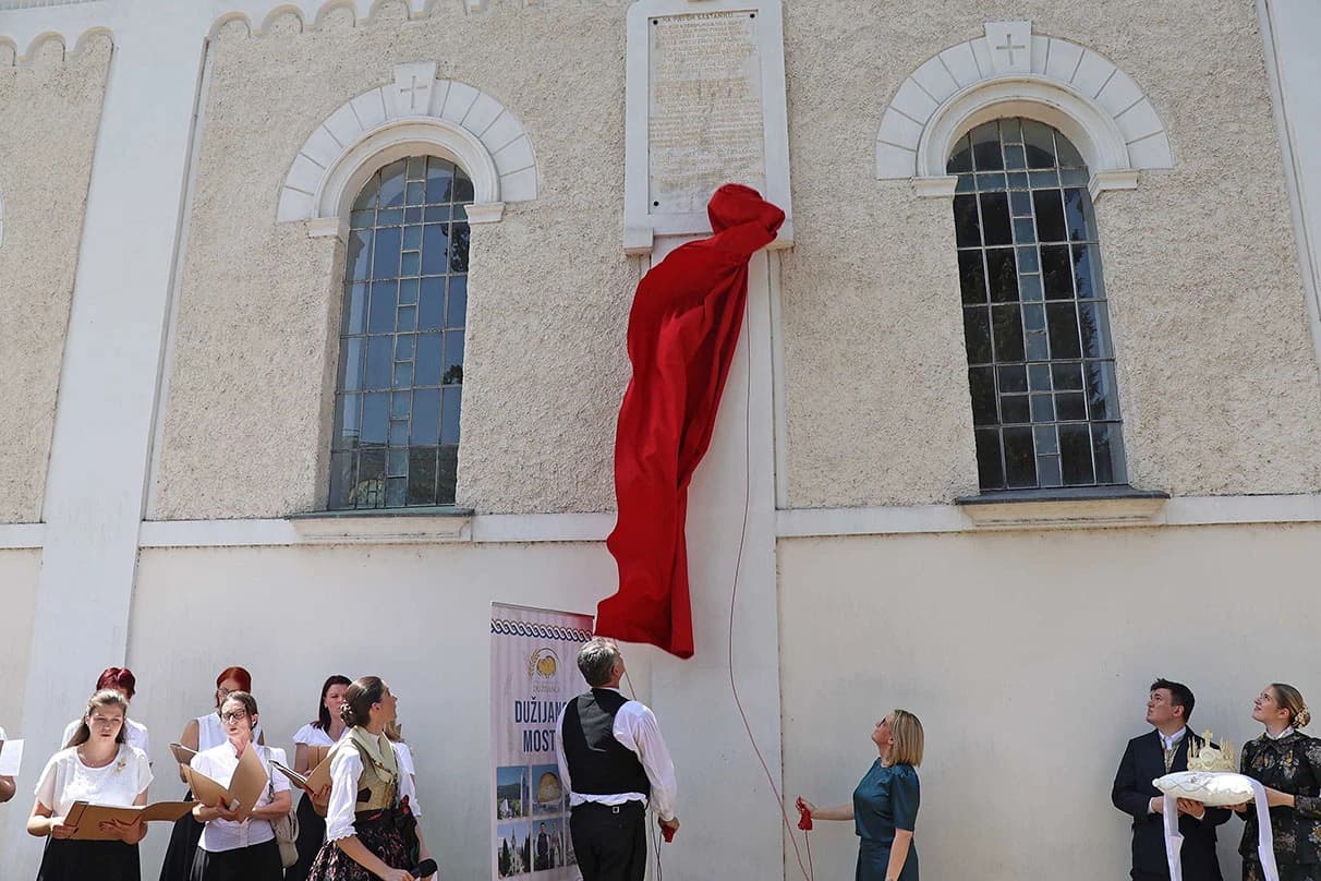 Hrvati Bunjevci pokazali raskoš svojih običaja