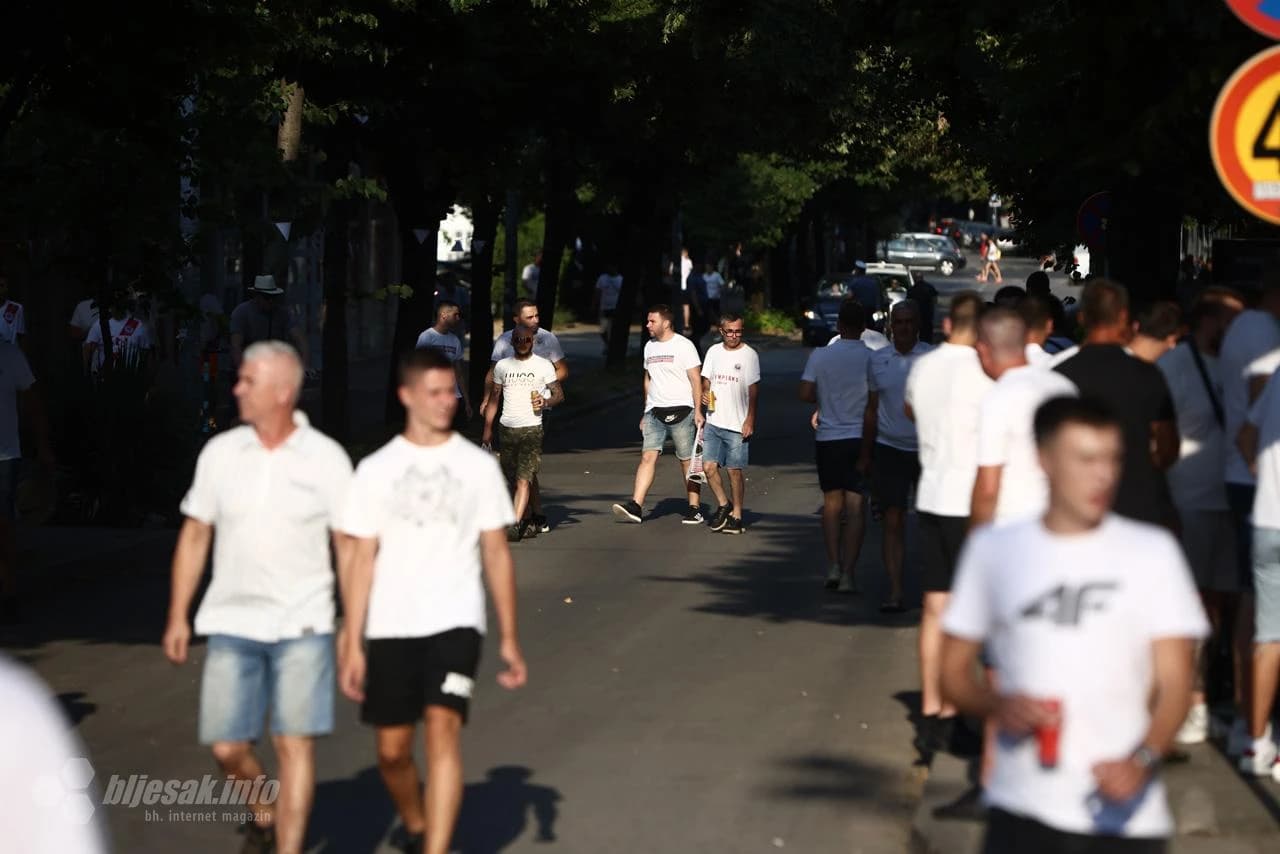 Rijeke navijača u bijelom stižu bodriti Plemiće!