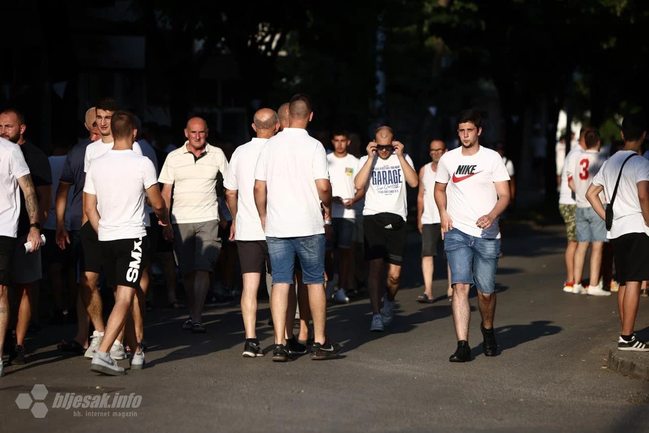 Rijeke navijača u bijelom stižu bodriti Plemiće!