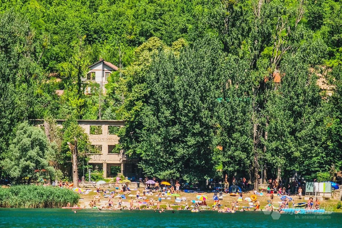Boračko jezero krcato kupačima