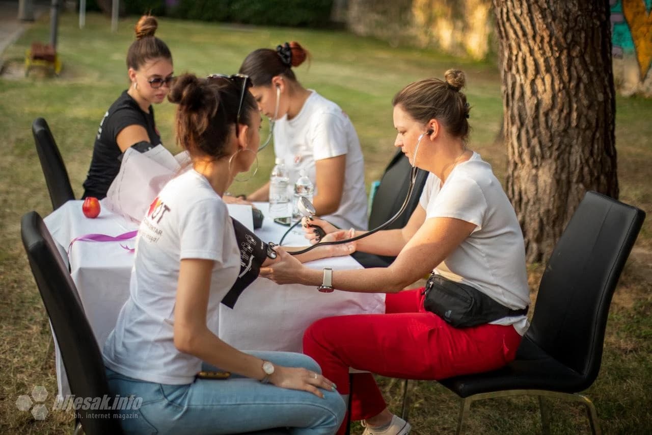 Mostar: Umirovljenici vježbali u Zrinjevcu