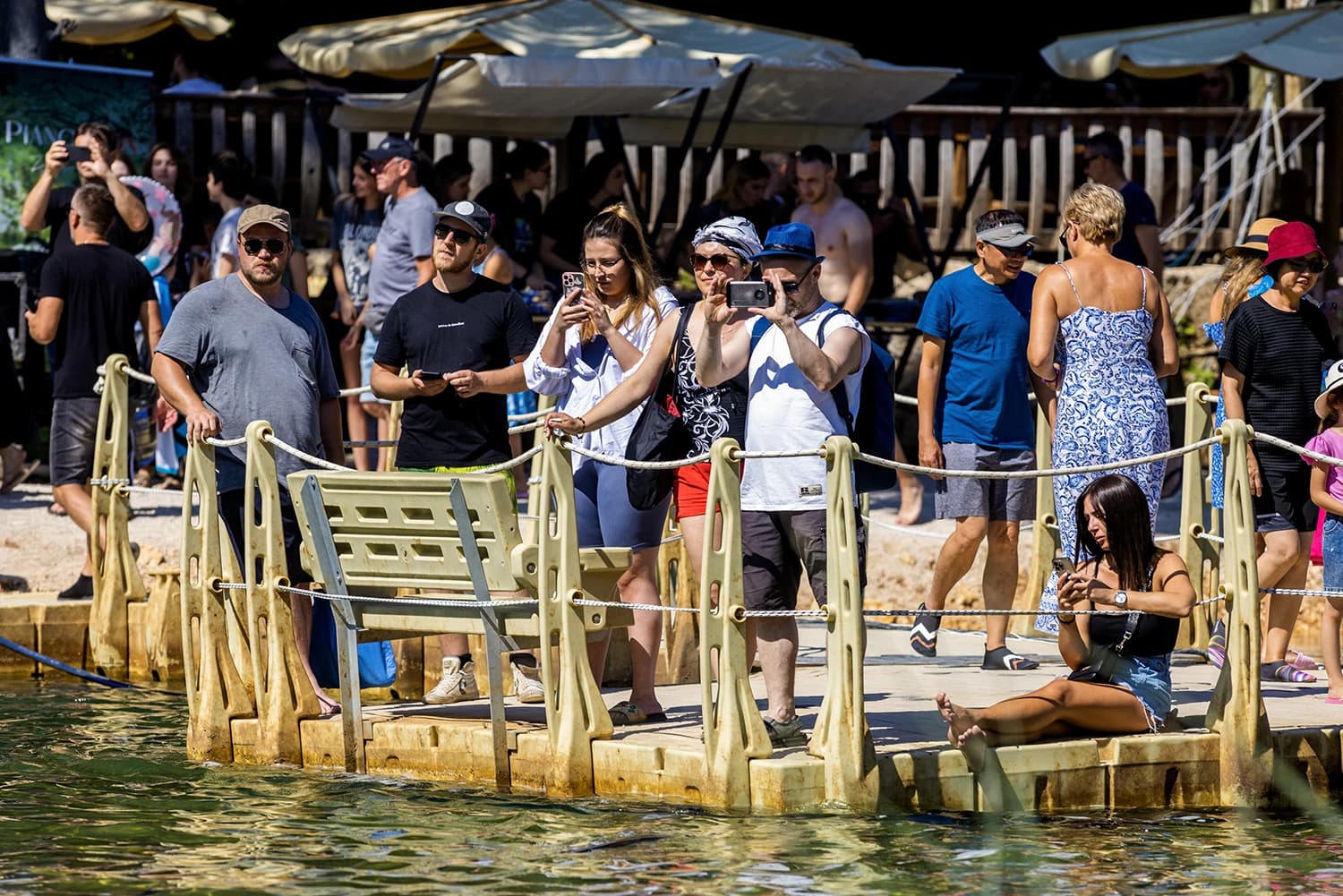 Zvjezdan Ružić i njegov Pianotron oduševili više od 2500 ljudi na slapovima Kravice u Ljubuškom