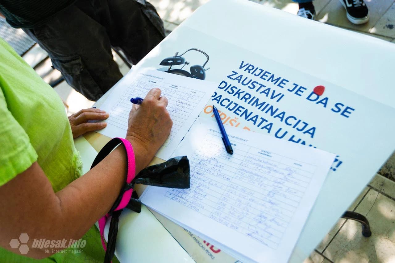 Potpisivanje peticije u Mostaru
