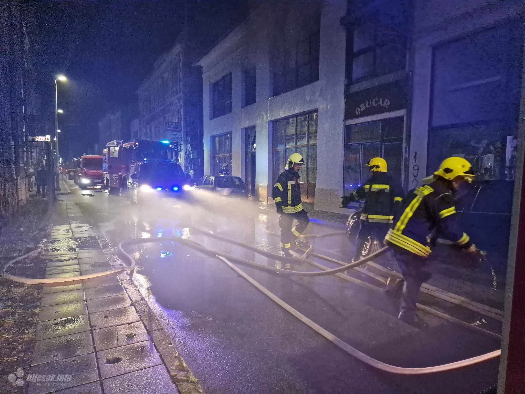 Požar u Titovoj ulici, gori zgrada