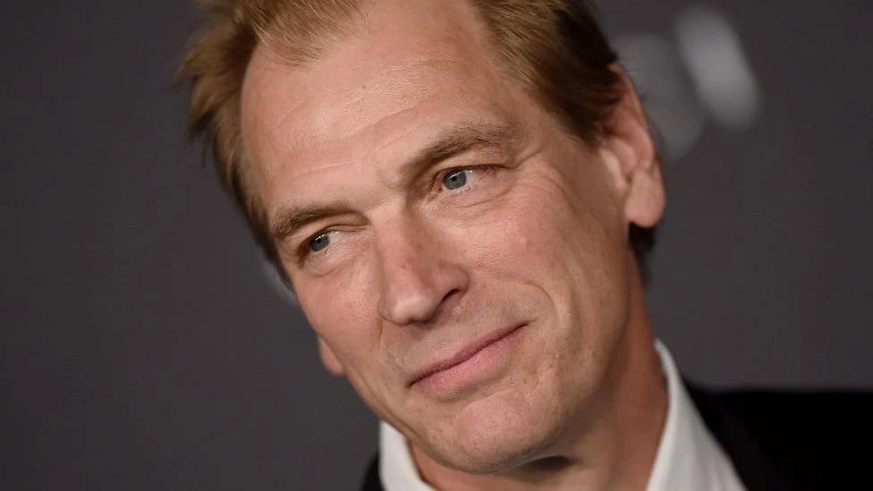  Julian Sands